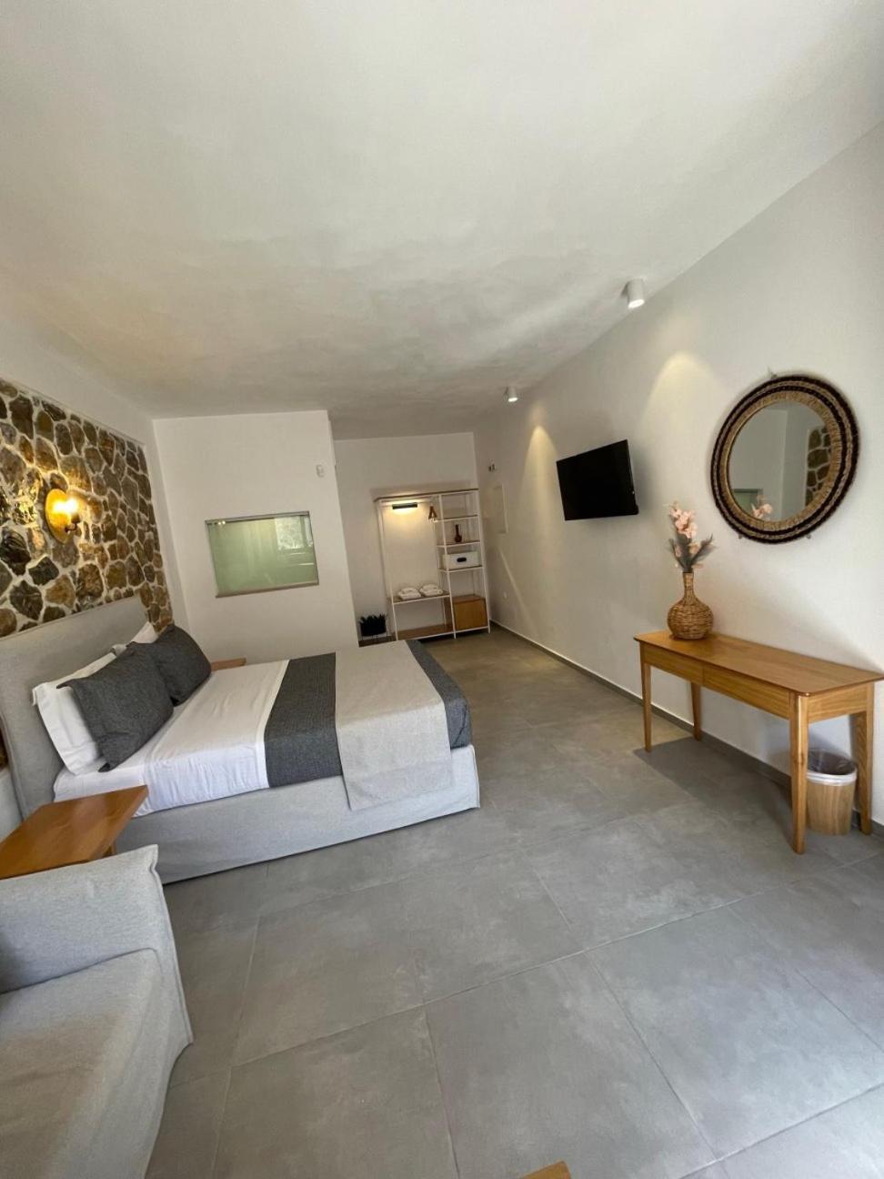 Trocadero Luxury Suites Ermioni Luaran gambar