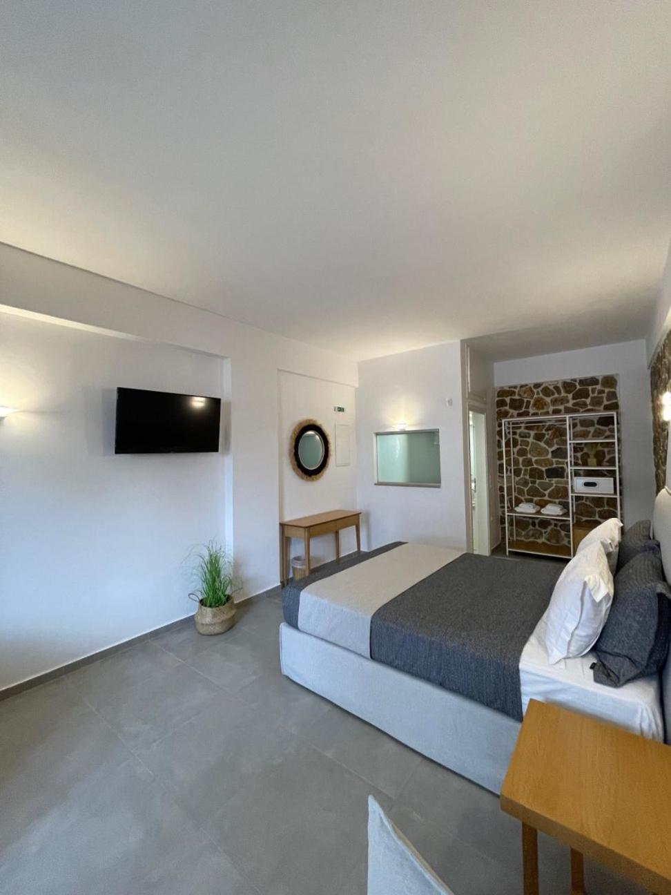 Trocadero Luxury Suites Ermioni Luaran gambar