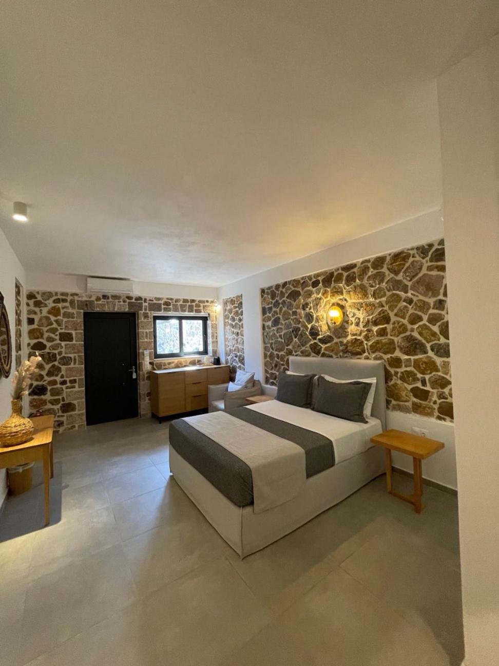 Trocadero Luxury Suites Ermioni Luaran gambar