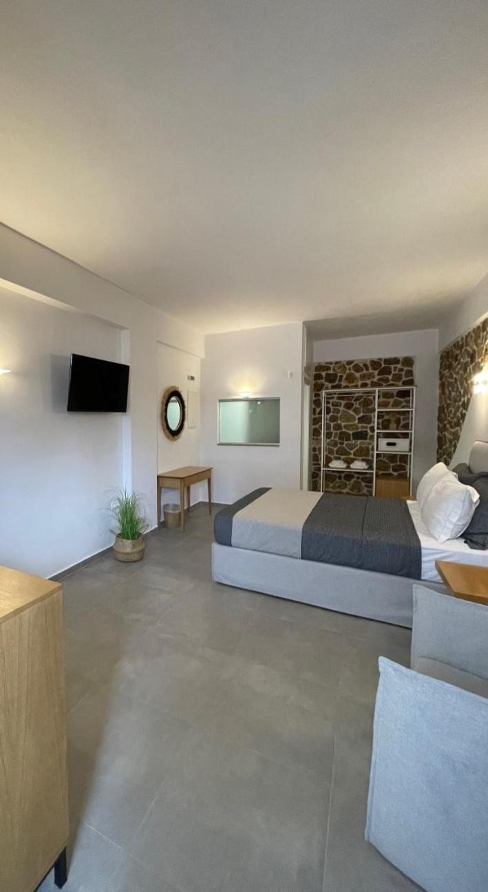 Trocadero Luxury Suites Ermioni Luaran gambar