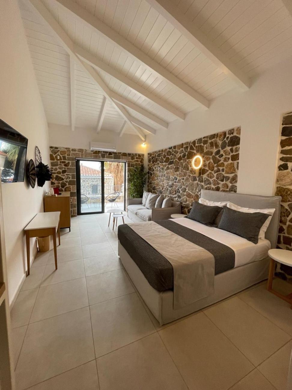 Trocadero Luxury Suites Ermioni Luaran gambar